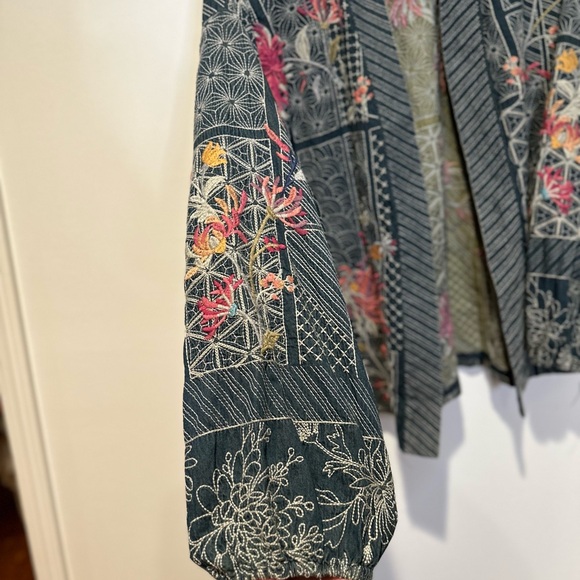 Johnny was Beautiful short embroidered kimono - Picture 12 of 13